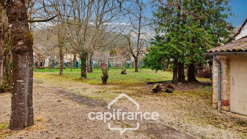 Commerce à SAUVETERRE-LA-LEMANCE