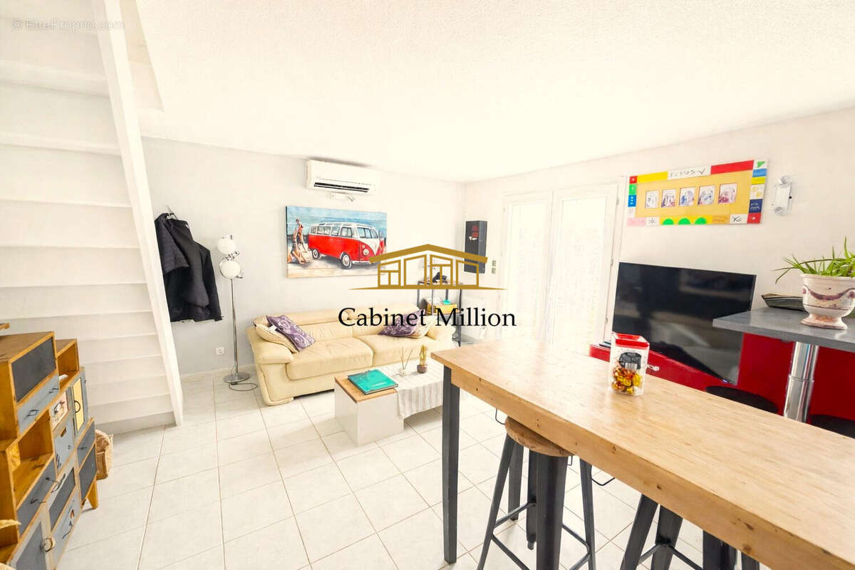 Maison à VIC-LA-GARDIOLE