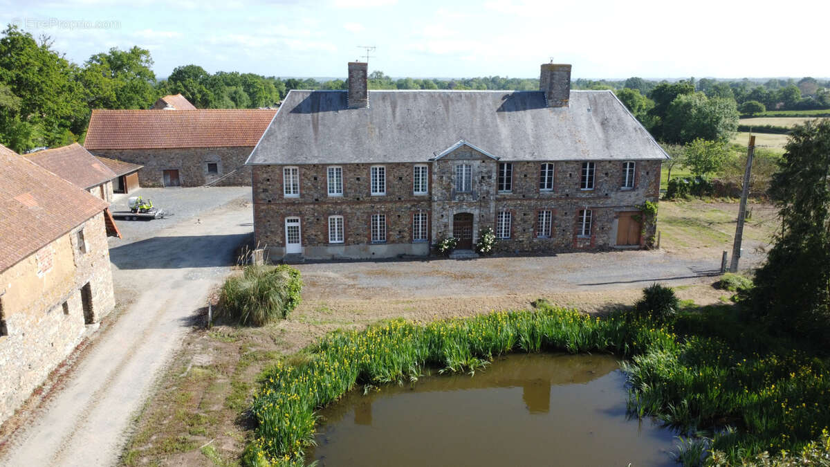 Maison à MONTREUIL-SUR-LOZON