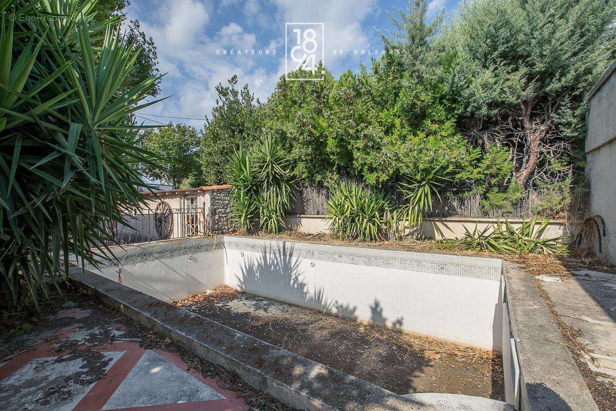 MARSEILLE 14ᵉ – Le Canet  Maison familiale 127 m² avec garage, jardin et piscine – Fort potentiel - photo 19