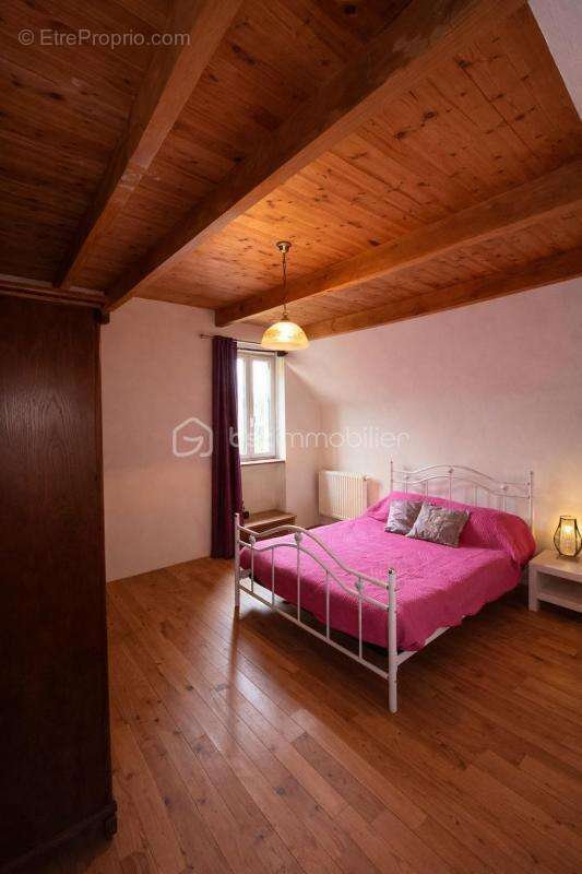Maison en pierre 131 m² + grange 110 m² – Fort potentiel gîtes - photo 7