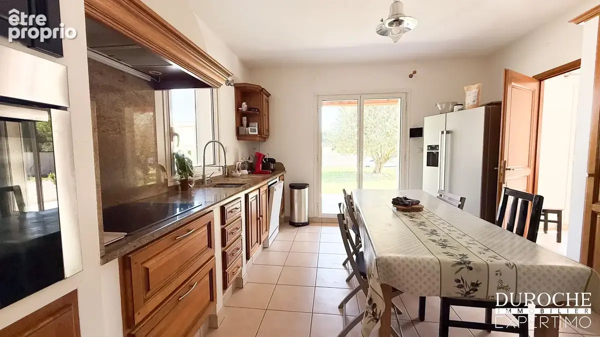 Piolenc, quartier résidentiel,  maison de plain-pied avec piscine et dépendances sur parcelle de plus de 2500m - photo 7