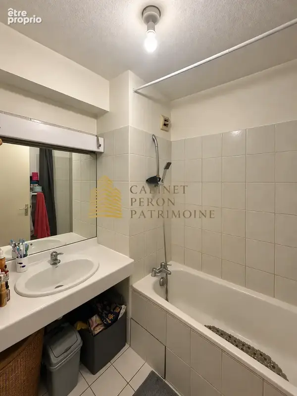 VILLEURBANNE   GRATTE CIEL   Appartement T3 de 67 m2 avec balcon filant et garage - photo 10