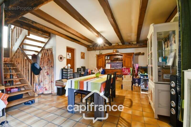 Maison à vendre 4 pièces SAINT JEAN D'ANGELY (17) avec jardin et garage - photo 3