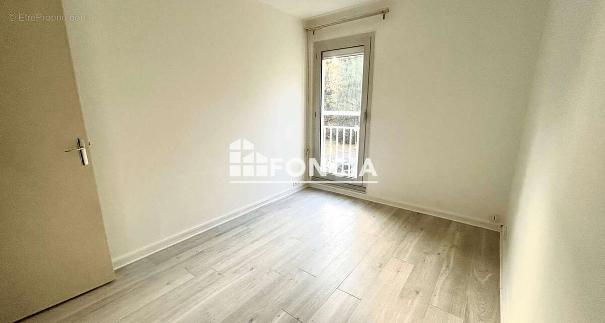 Appartement à FRESNES