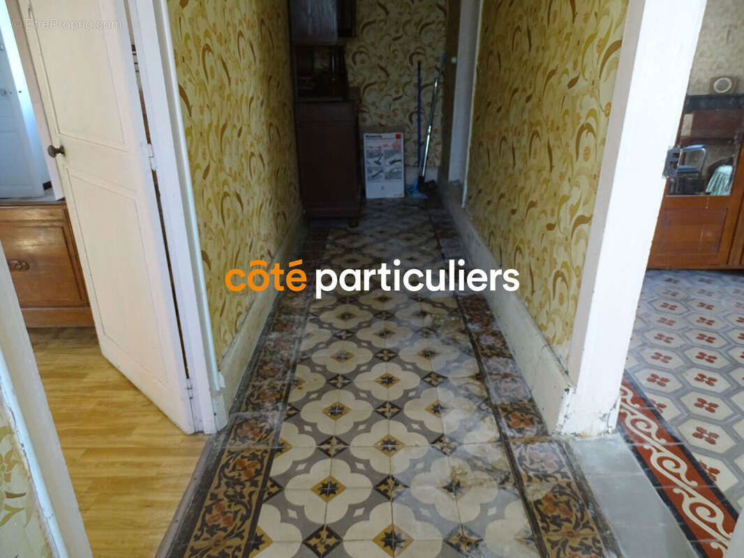 Maison à SAINT-HILAIRE-EN-LIGNIERES