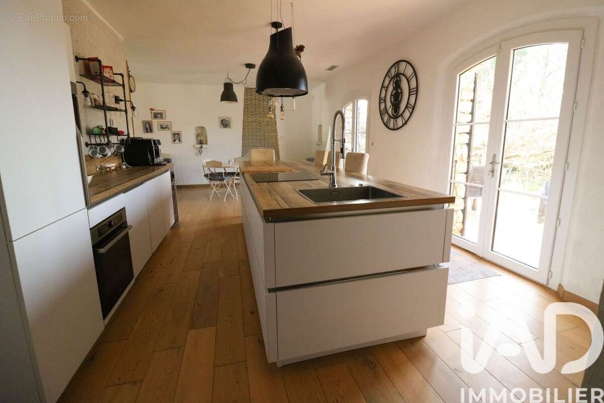 Maison 114 m² à La Roquebrussanne  - photo 7