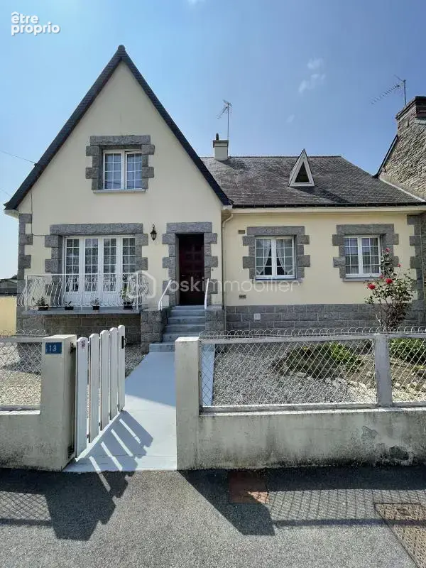 PLOËRMEL CENTRE – Maison familiale 174 m² – 5 chambres – Terrain 1 000 m² divisible et constructible - photo 2