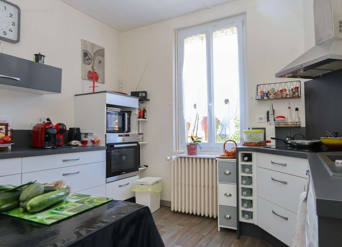 Maison à SAINT-JEAN-DE-LA-RUELLE