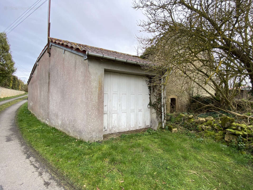 Maison à LONGUES-SUR-MER