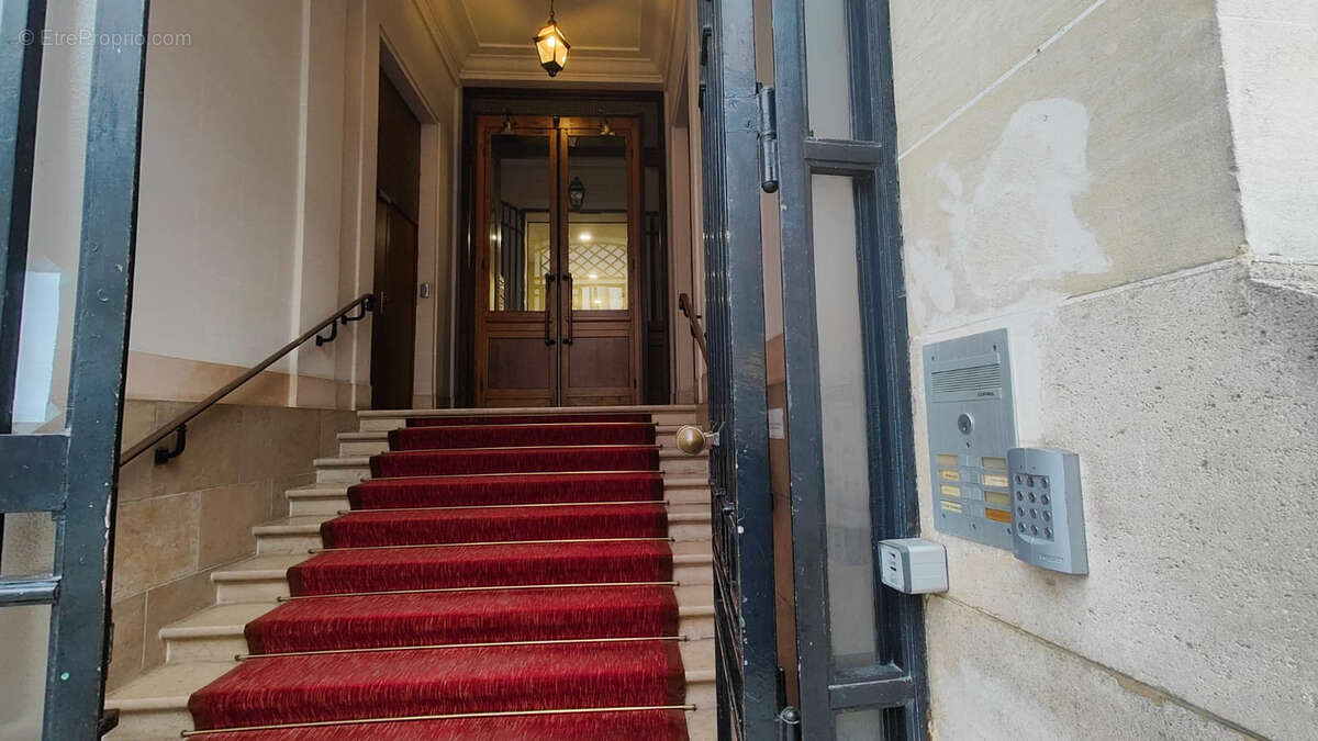 Locaux commerciaux / Bureaux - Provins - photo 8