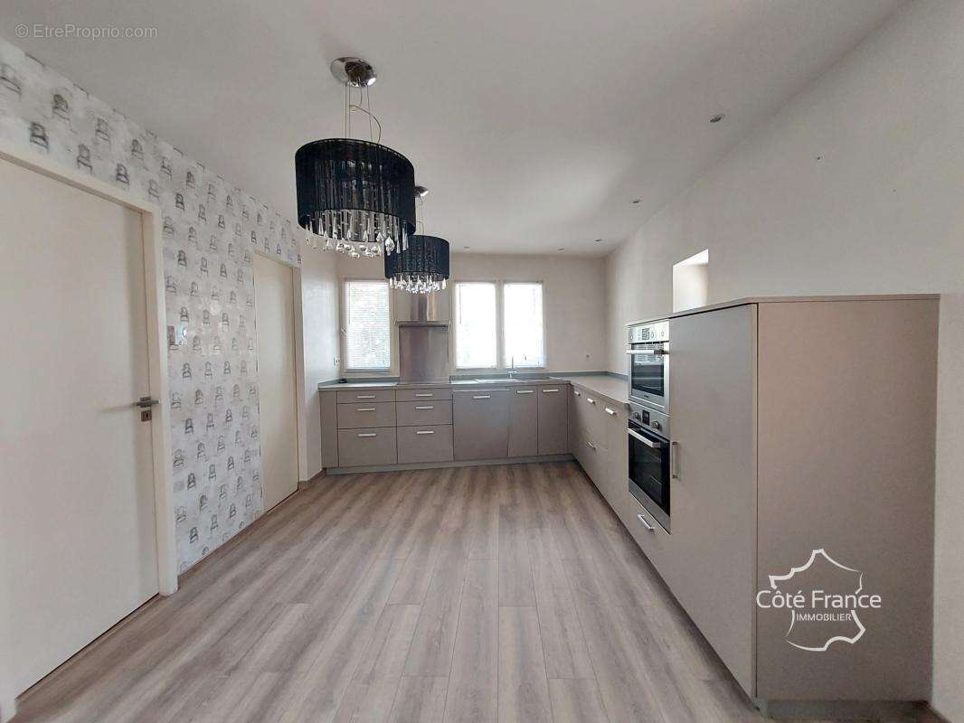 Maison de ville en pierres   Charme, cachet et cour privée - photo 2
