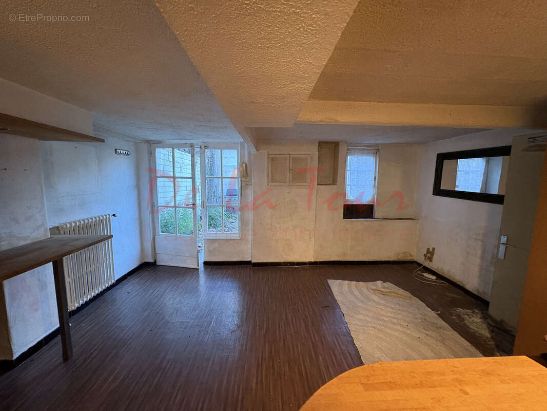 Immeuble avec commerce superficie totale 100m2 - photo 3