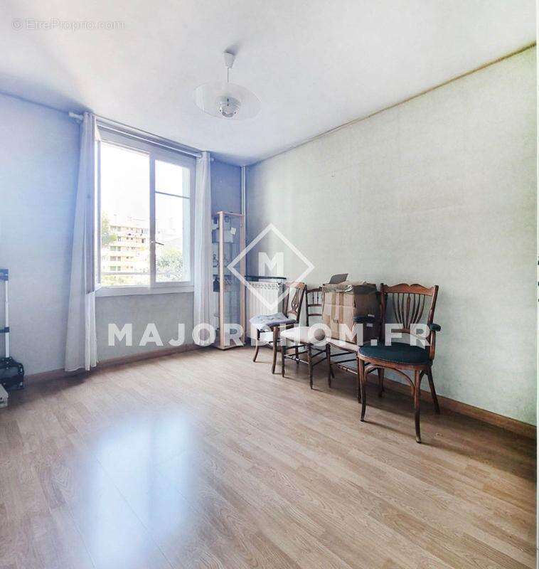 Appartement à MARSEILLE-4E