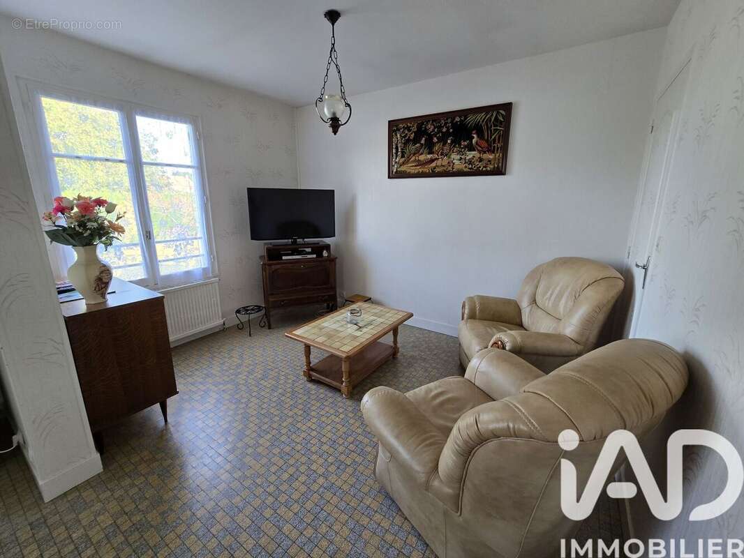 Photo 2 - Maison à SAINT-GENOU
