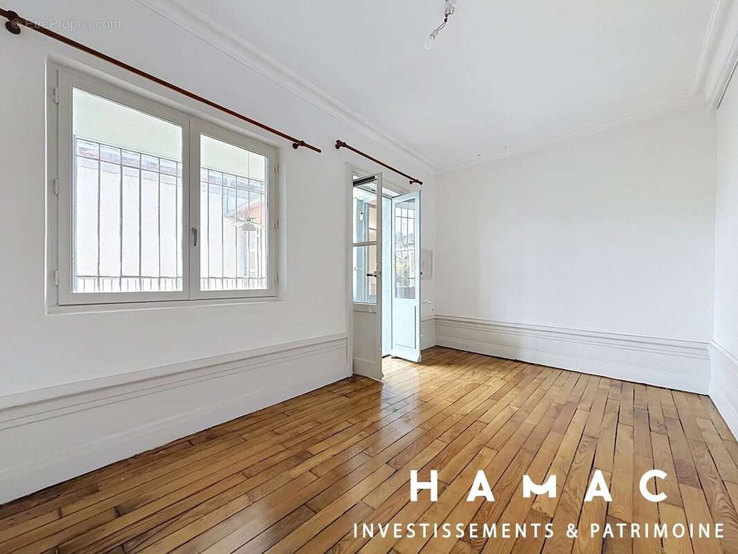Maison de 260m2 - 1000m2 de terrain - Stationnement - photo 13