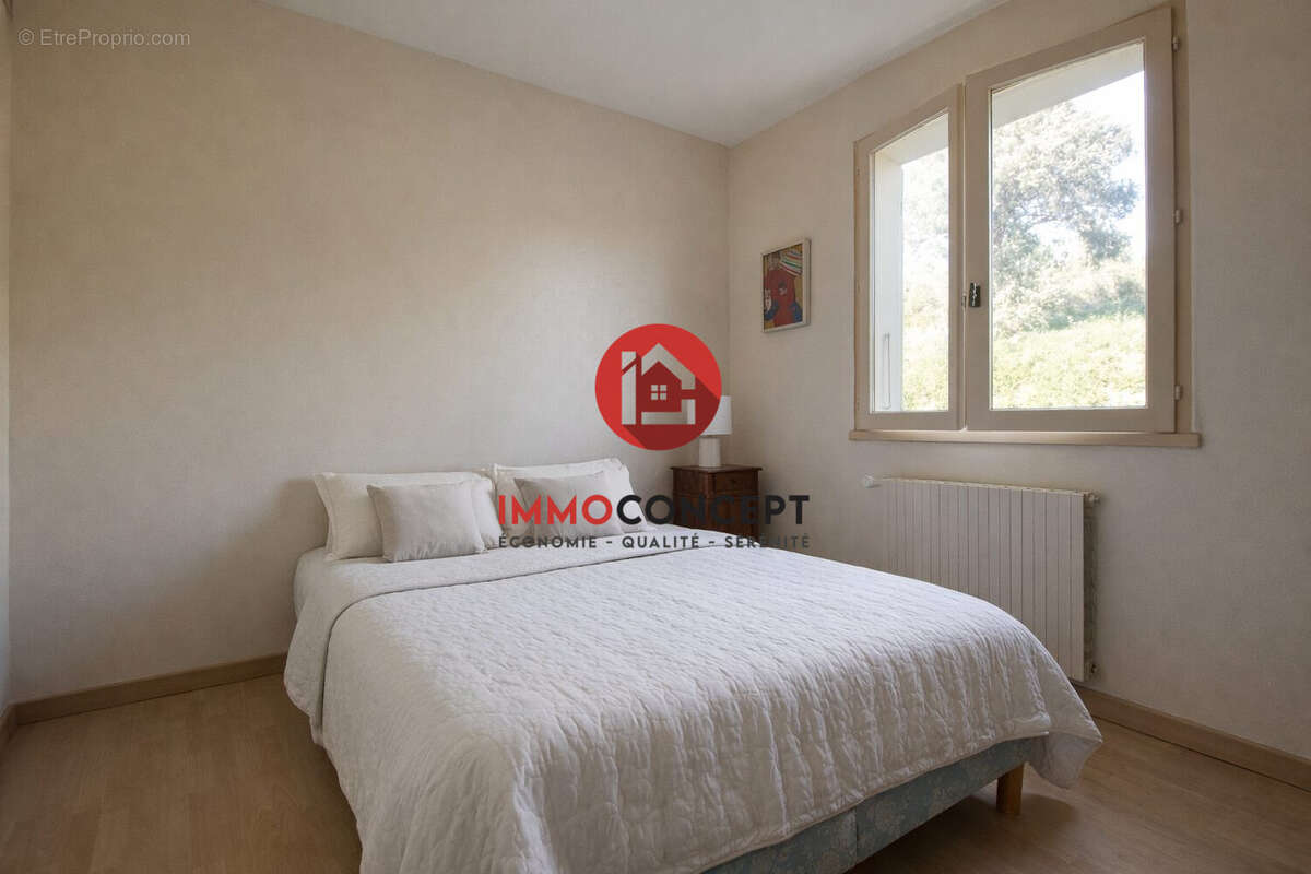 Chambre 2  - Maison à SAUVETERRE