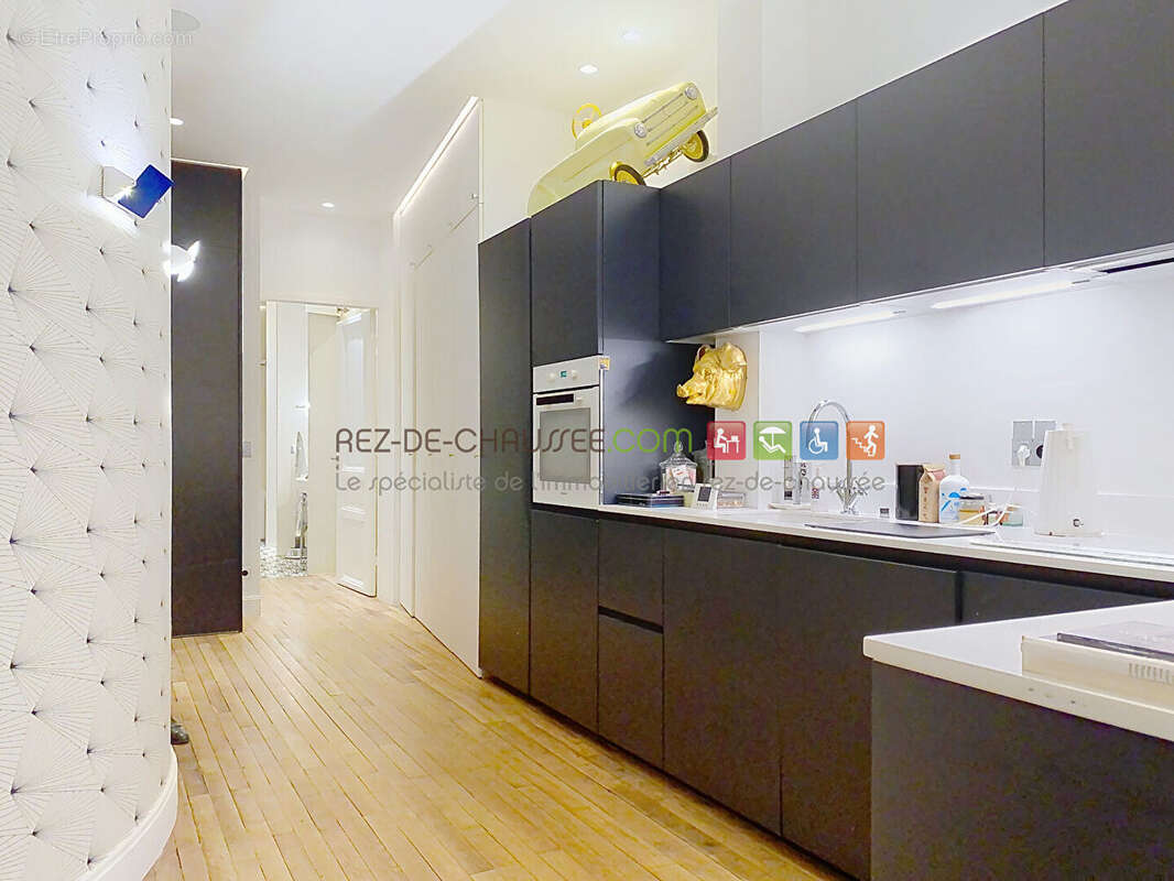 Appartement à PARIS-17E