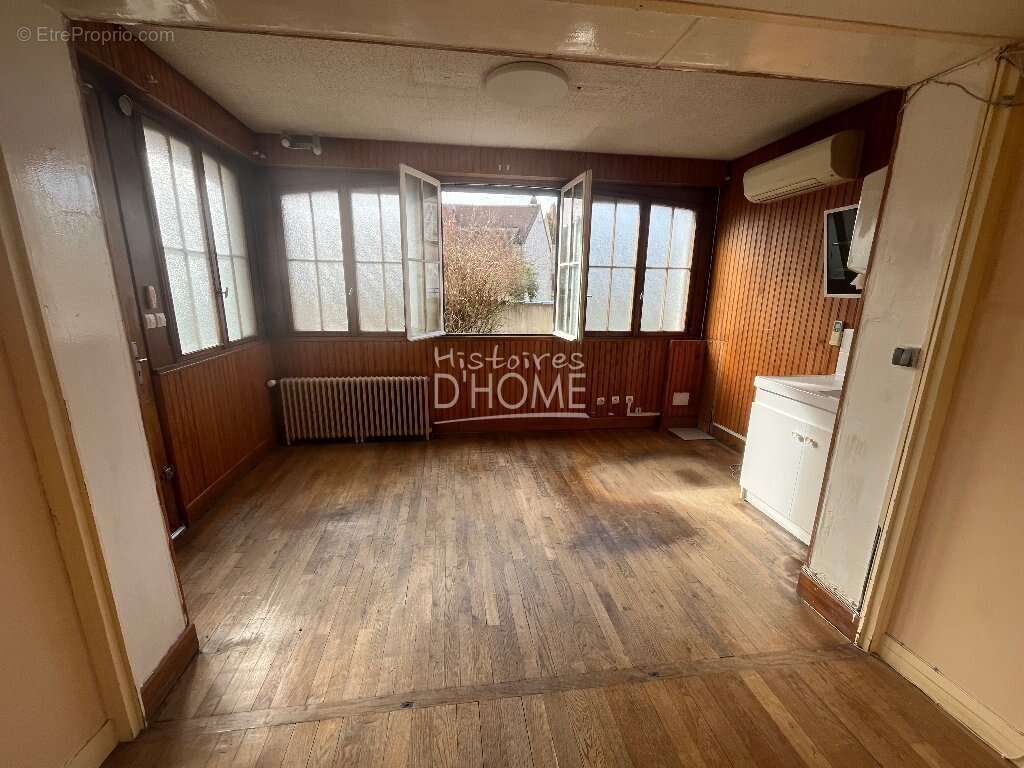 Maison à JOUY-LE-CHATEL