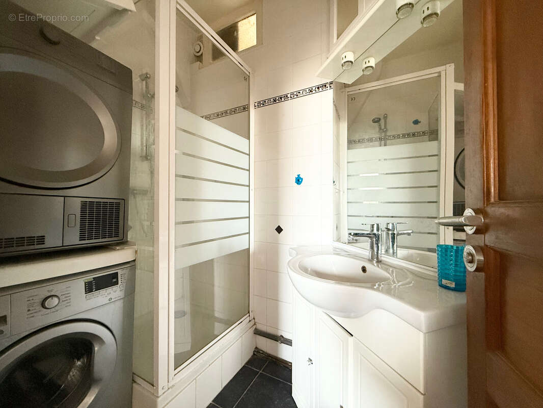 Appartement à COURBEVOIE