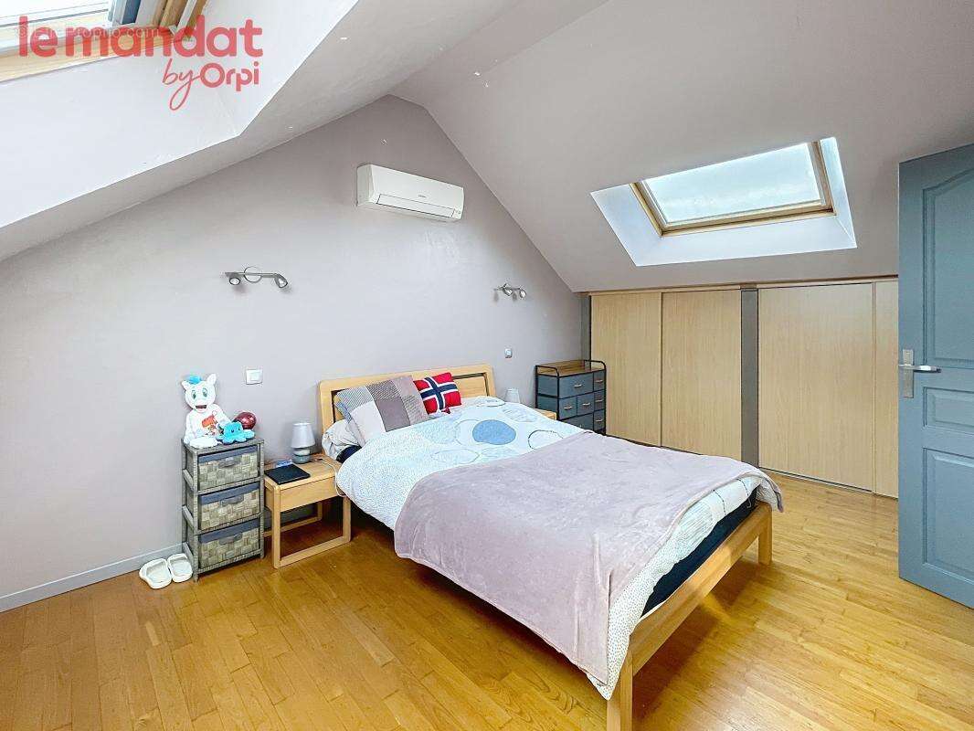 Appartement à JUZIERS