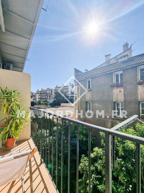 Appartement à MARSEILLE-5E