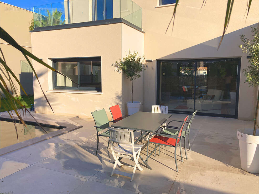 Maison à MONTELIMAR