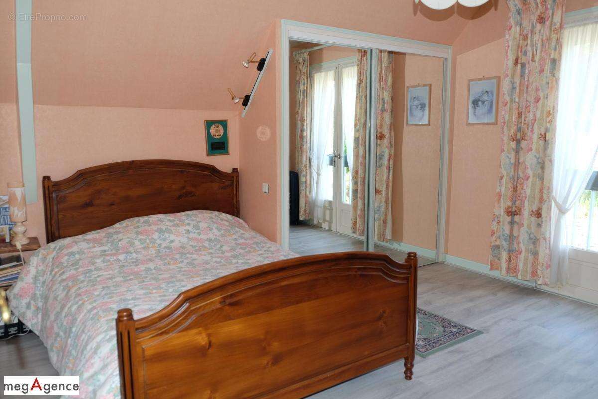 Maison familiale 175 m² – Piscine, jardin paysager et logement indépendant - photo 16