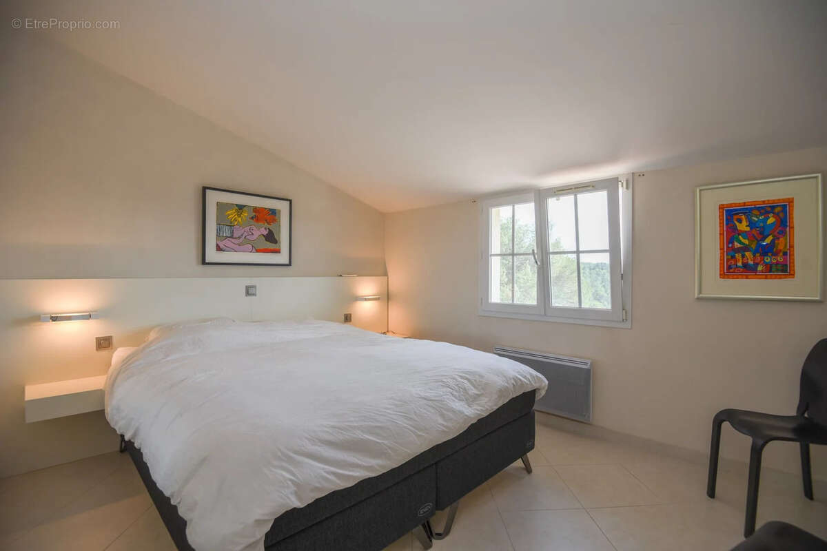 Maison à ENTRECASTEAUX