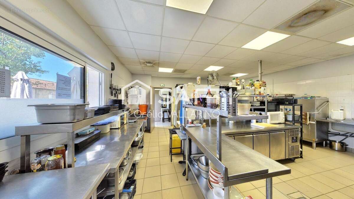 Commerce 293 m² à Saint-Dizant-Du-Gua  - photo 7