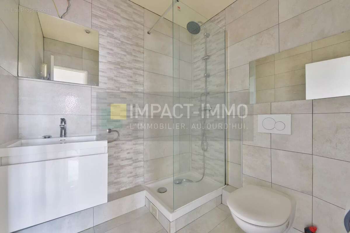 Appartement à COURBEVOIE