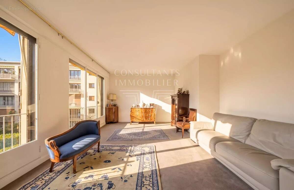 Appartement à NEUILLY-SUR-SEINE