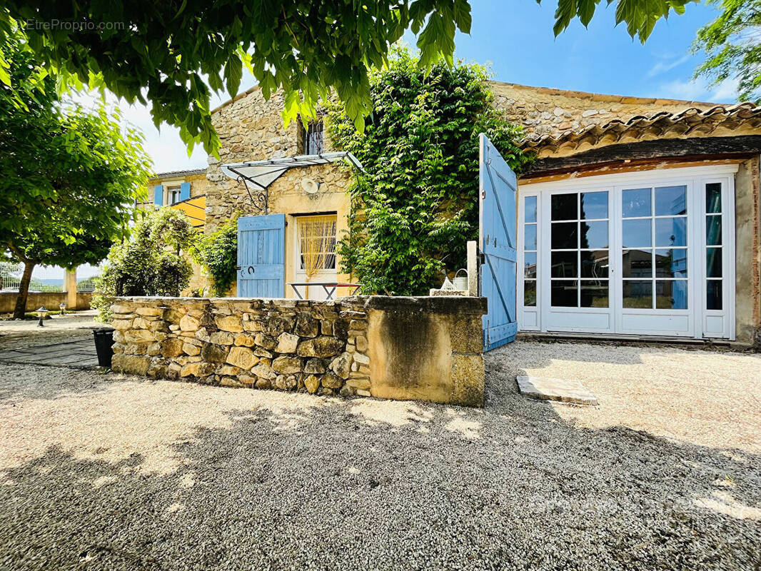 Maison à SAINT-LAURENT-DE-CARNOLS