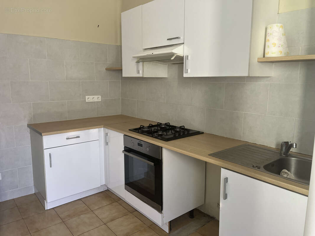 Appartement à REYNES