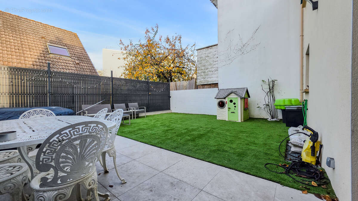 Maison à SARTROUVILLE