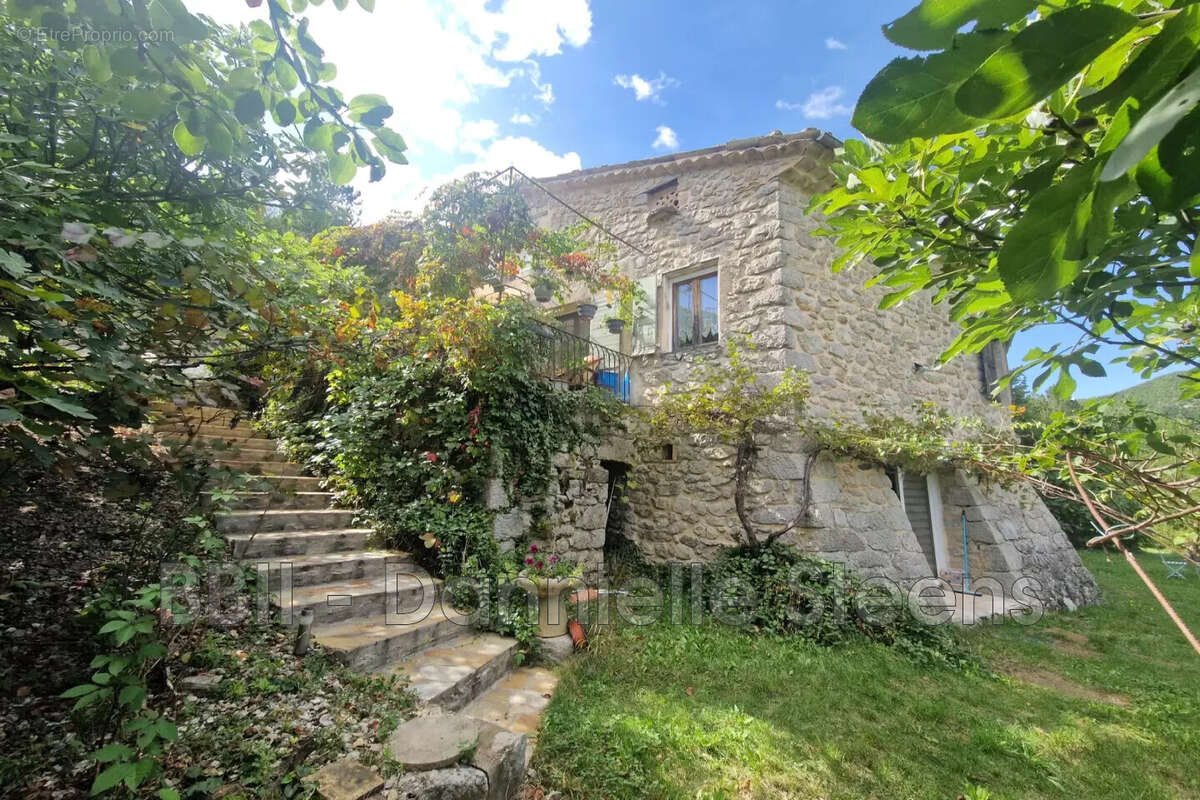 Maison à REMUZAT