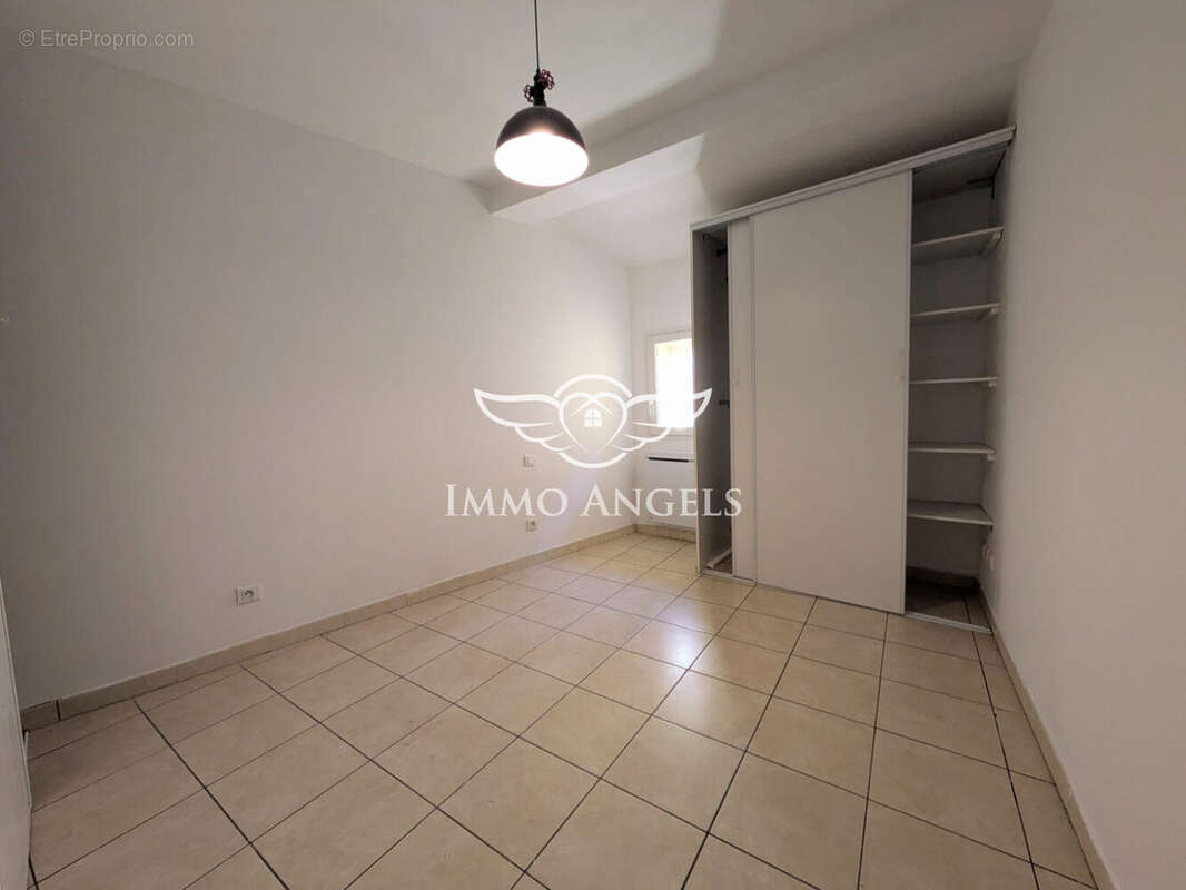 chambre - Maison à THEZAN-LES-BEZIERS