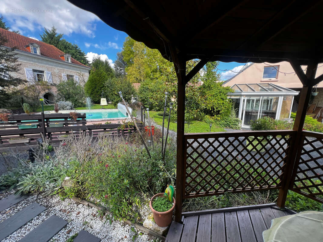 PROPRIÉTÉ de 300m2 hab et DEPENDANCES dans PARC 2550m2 - photo 2
