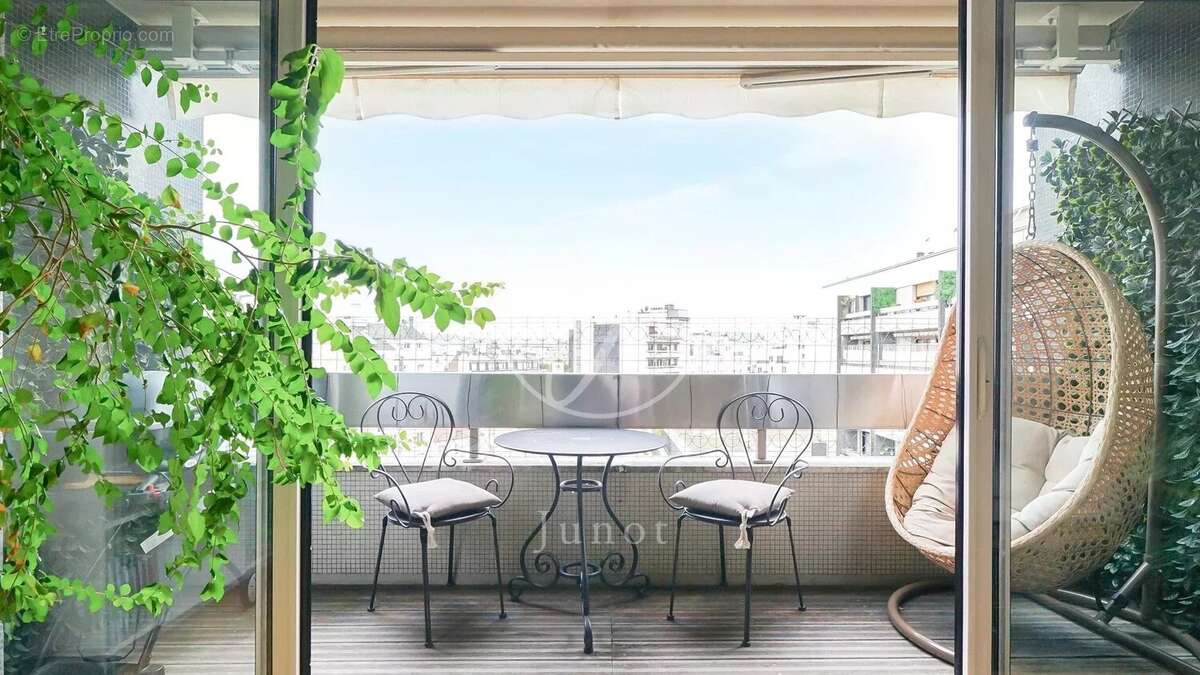 Appartement à PARIS-16E