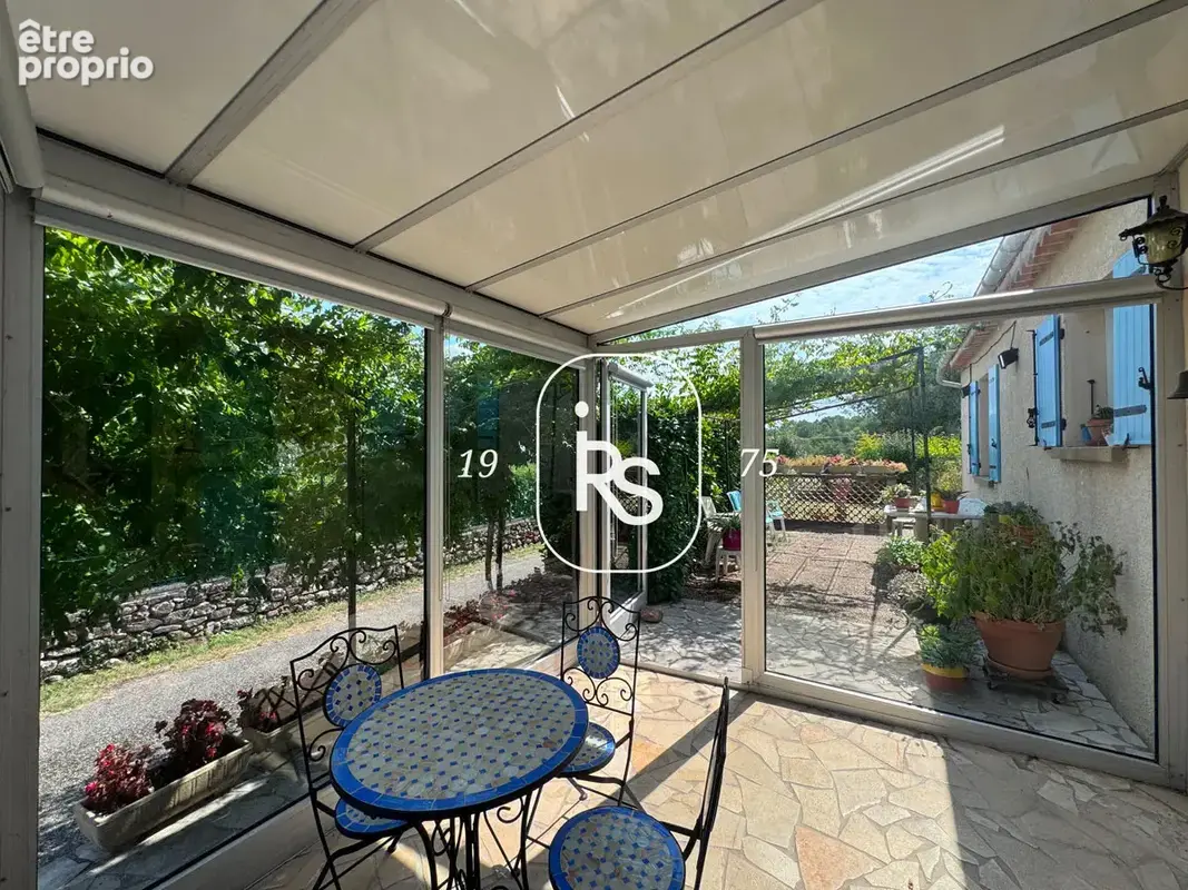 Villa de plain-pied de 78 m2 au calme avec terrain plat, et deux garages. - photo 3