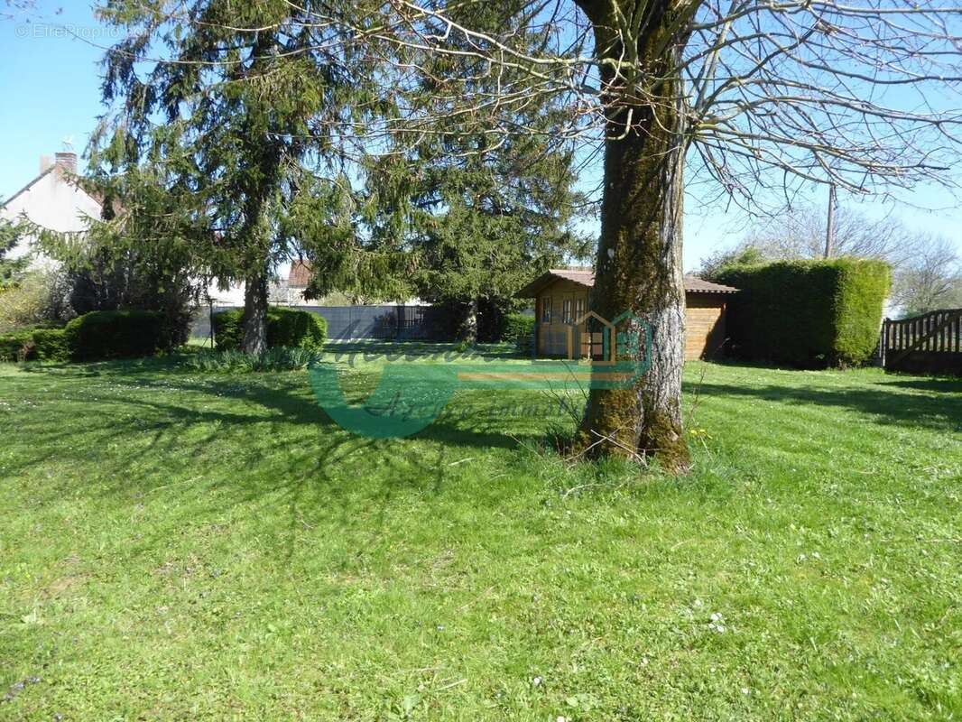 Maison à MOUTIERS-EN-PUISAYE