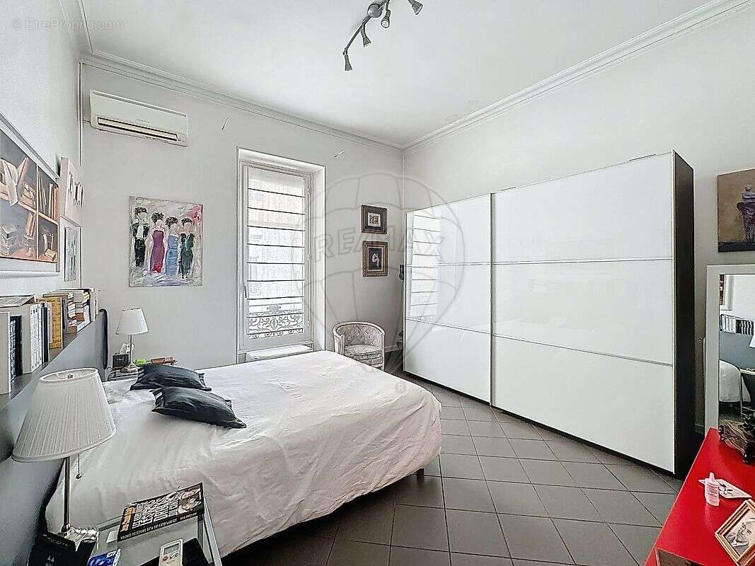 Autre à NIMES