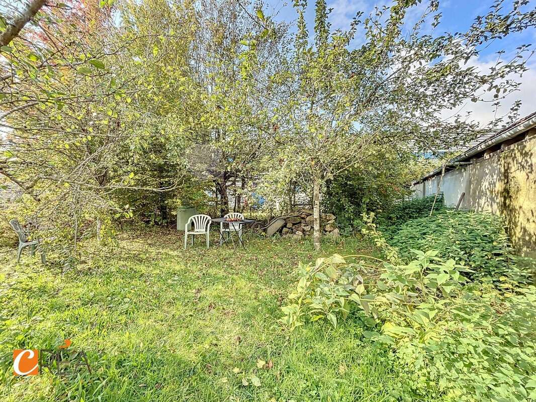 Maison à LACHAPELLE-SOUS-ROUGEMONT