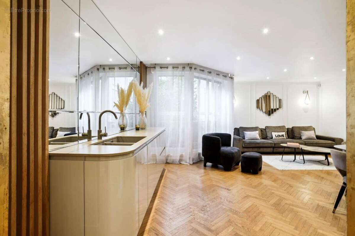 Appartement à COURBEVOIE