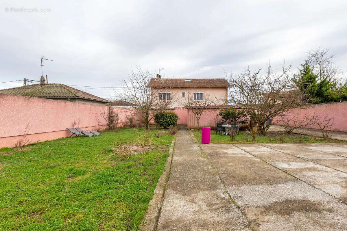 Maison à VAULX-EN-VELIN