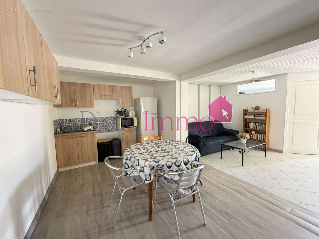 GIVRAND - Maison de 278m2 comprenant trois appartements - terrain clos de 2156 m2 - photo 13