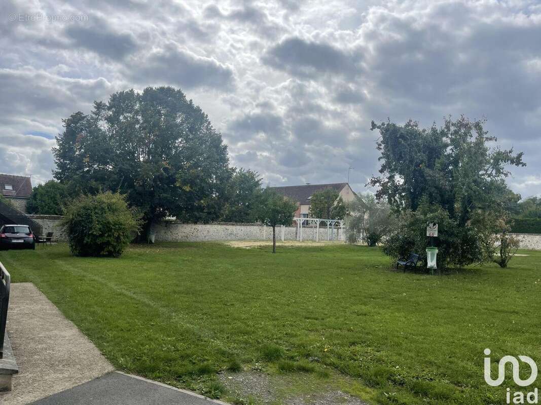 Photo 4 - Commerce à VAUX-LE-PENIL