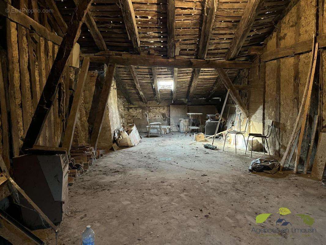 Maison à SAINT-LEONARD-DE-NOBLAT