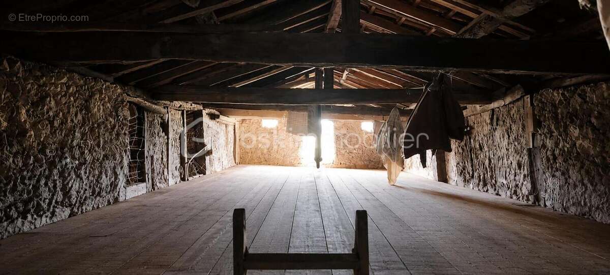 Situé à la campagne, ancien corp de ferme à rénover - photo 9