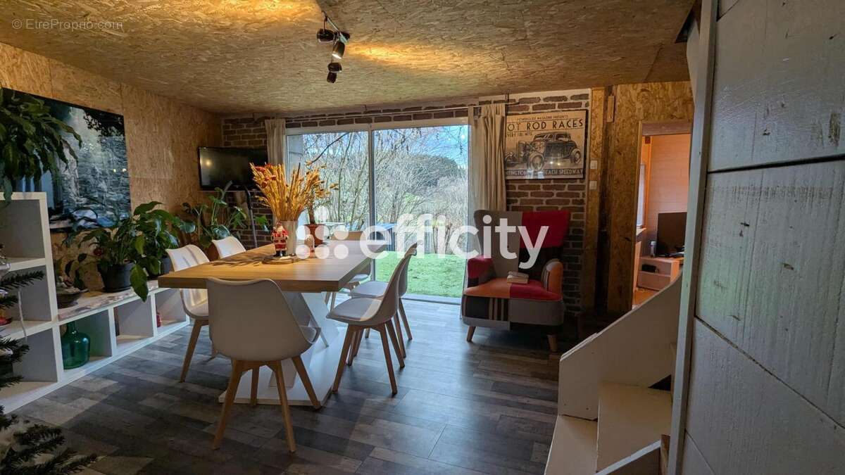 Maison à SAINT-REMY-SUR-DUROLLE